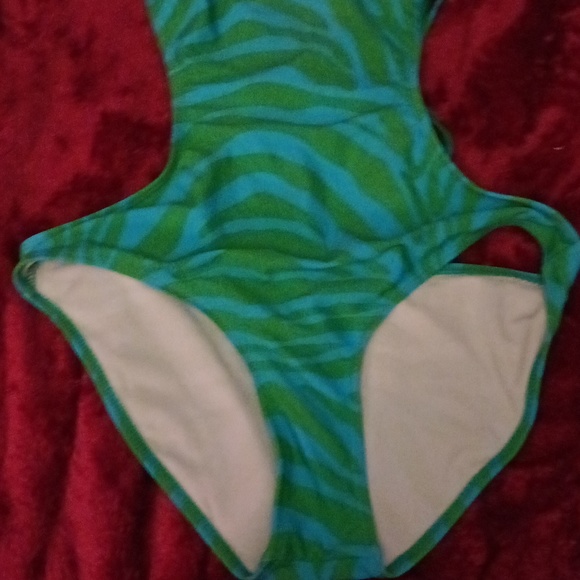 Swimsuit - Picture 3 of 3
